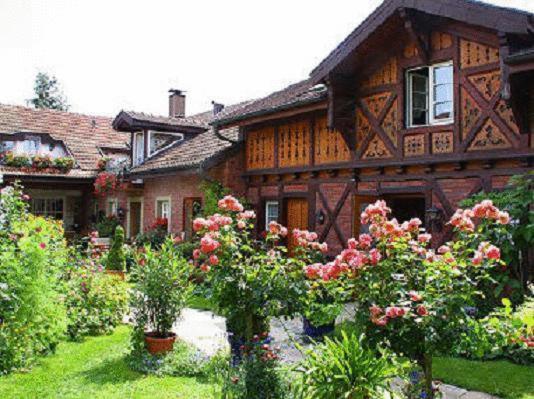אואגן Hotel Zur Krone מראה חיצוני תמונה