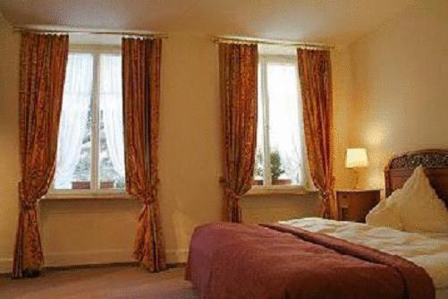 אואגן Hotel Zur Krone מראה חיצוני תמונה