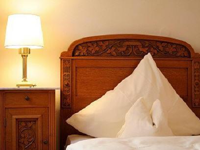 אואגן Hotel Zur Krone מראה חיצוני תמונה