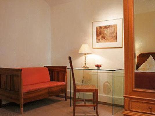 אואגן Hotel Zur Krone מראה חיצוני תמונה