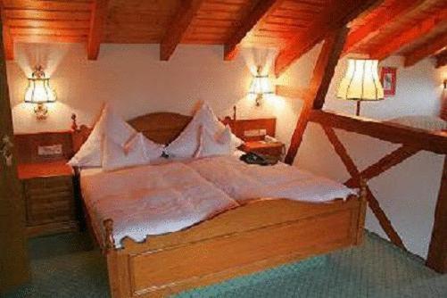 אואגן Hotel Zur Krone מראה חיצוני תמונה